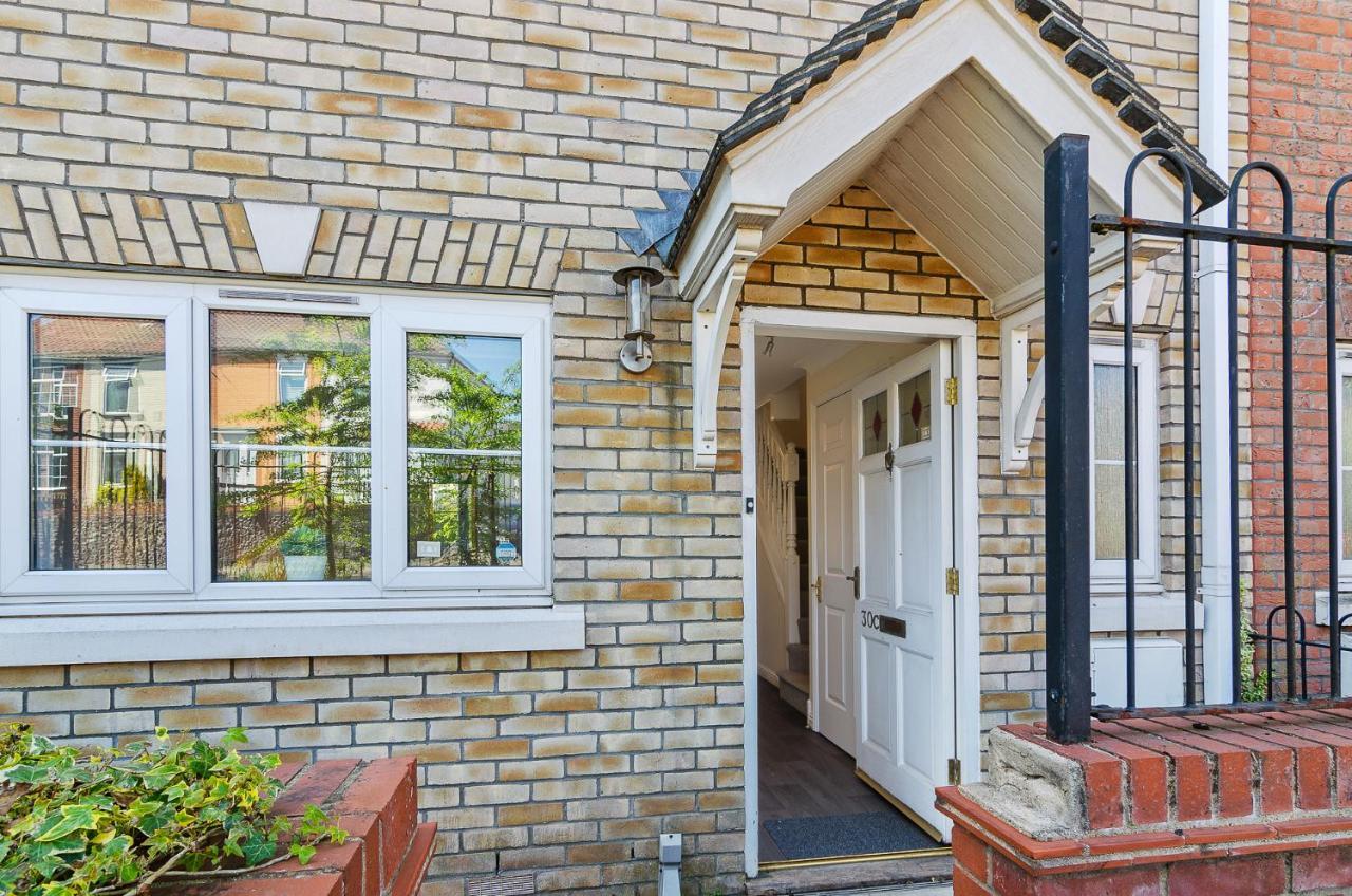 Villa 4Br Townhouse Wbalcony Free Parking Fast Wi-Fi NWI Exterior foto